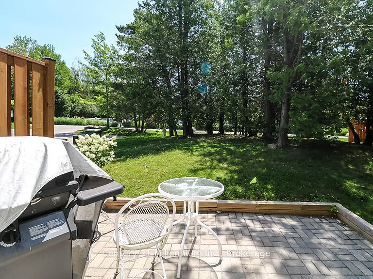 15 Dawson Dr #6 — Photo 17