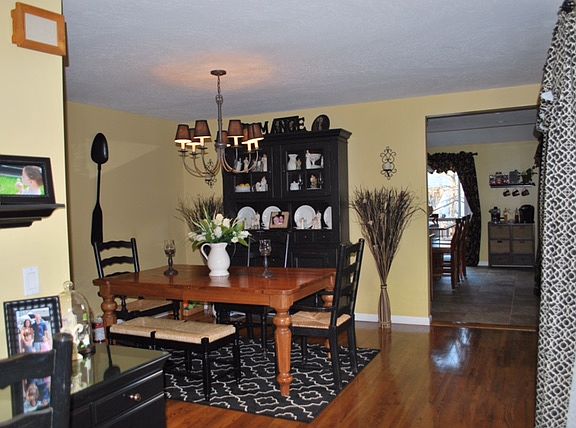 4th image of 303 Malvine Ave