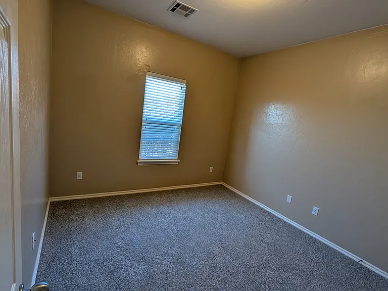6920 Freedom Ave — Photo 5
