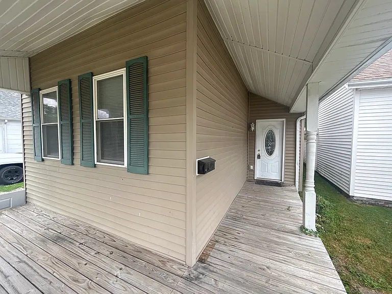 1427 Pearl St — Photo 3