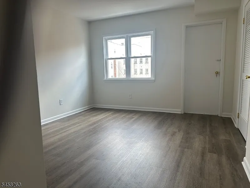 2 bed, 1.0 bath, $2,100 — Photo 2