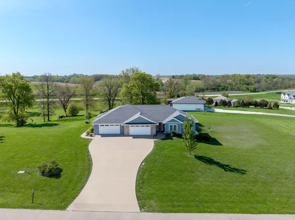 1062 Oak View Ct, Tipton, IA 52772