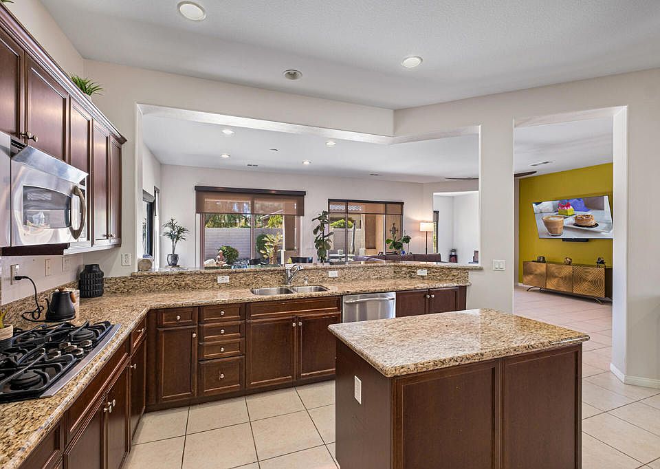 1st image of 81091 Avenida Colonias