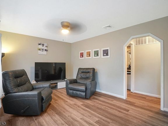 3rd image of 409 Hudson Blvd