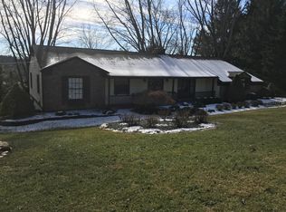 6 Crest Dr, Hockessin, DE 19707