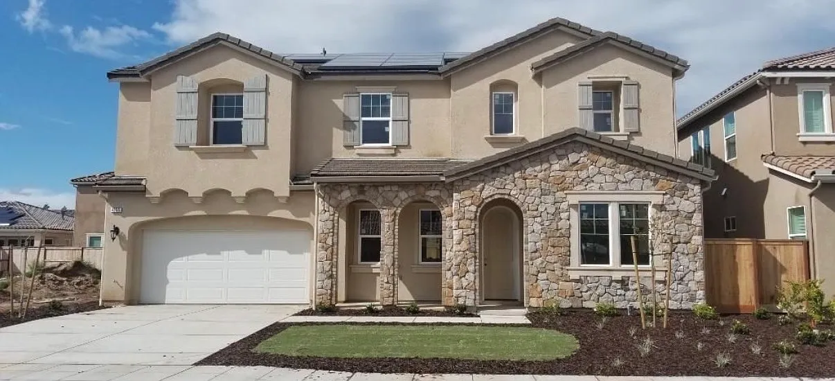 6 bed, 4.5 bath, 3500 sqft, $4,000 — Photo 1