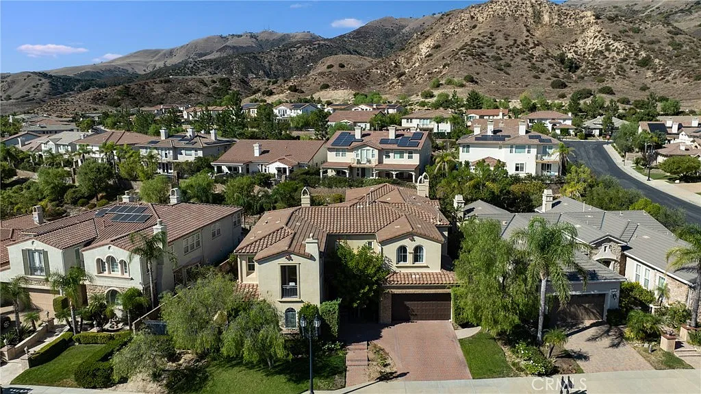 5 bed, 5192 sqft, $9,500 — Photo 3