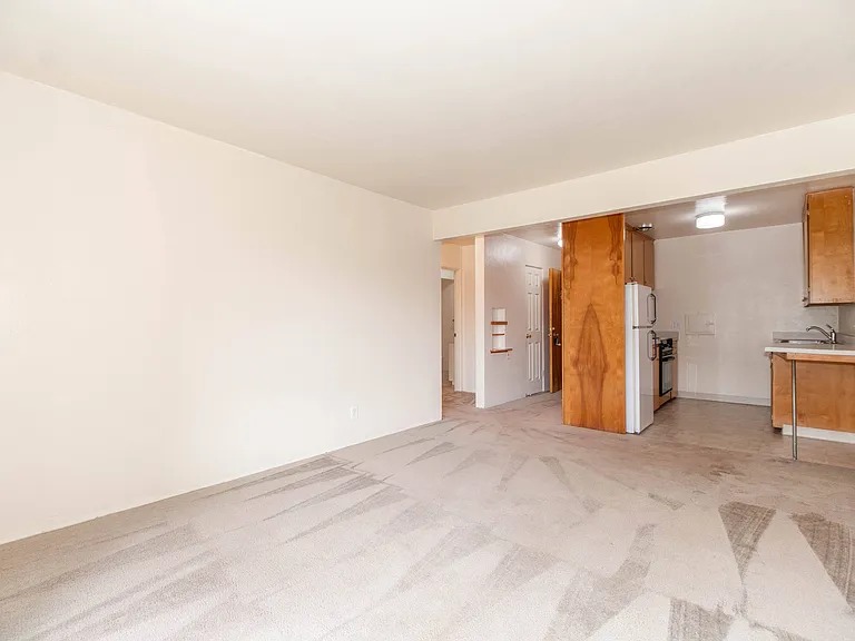 Nevada Villa Apartments — Photo 12