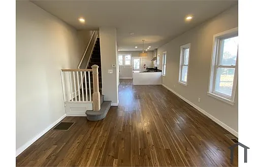 2289 Norwood Ave Photo 1