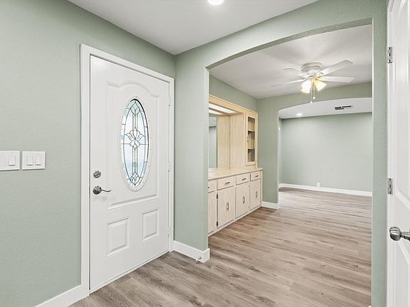 4th image of 4923 Gardendell Rd