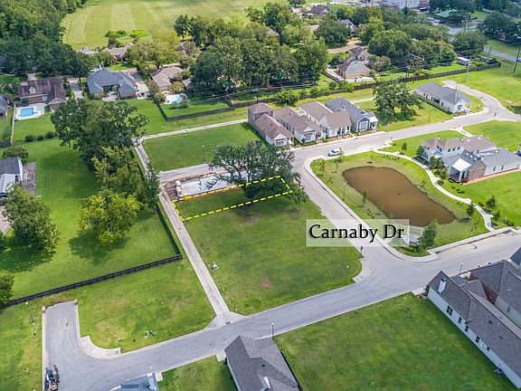 3rd image of 102 Carnaby Dr