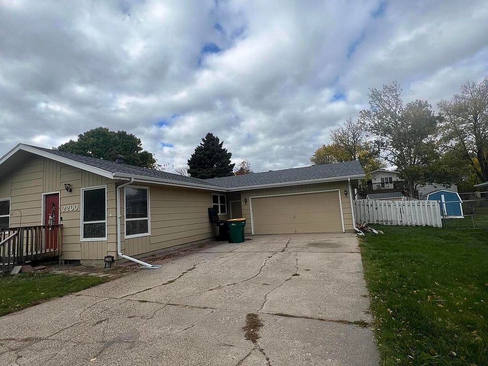 2200 Grant Dr, Bismarck, ND 58501 | Zillow