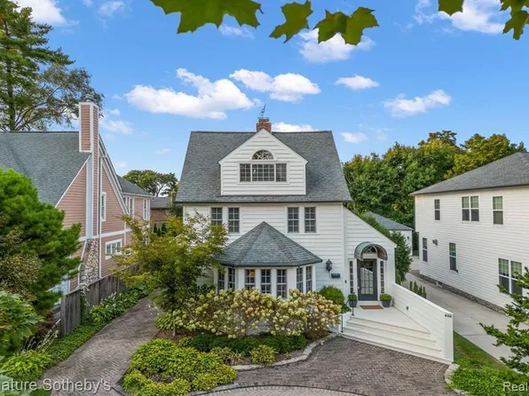 656 Bloomfield Ct, Birmingham, MI 48009