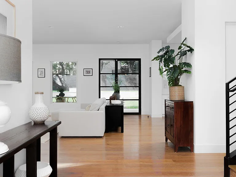 1800 Bay Hill Dr — Photo 24