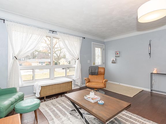 5th image of 709 Westbury Ln