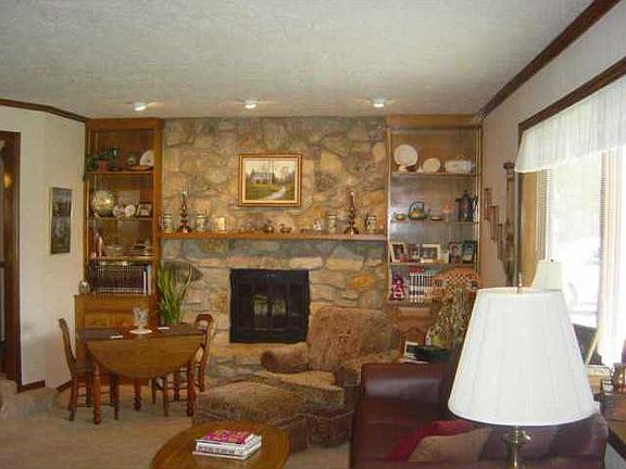 3rd image of 355 W Lawton Cir