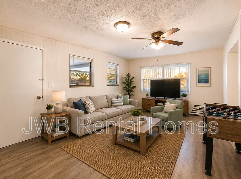 2319 Almeda St — Photo 9