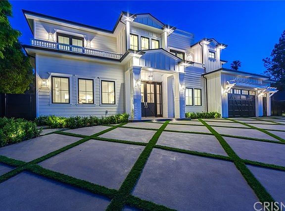 2nd image of 18628 Tarzana Dr
