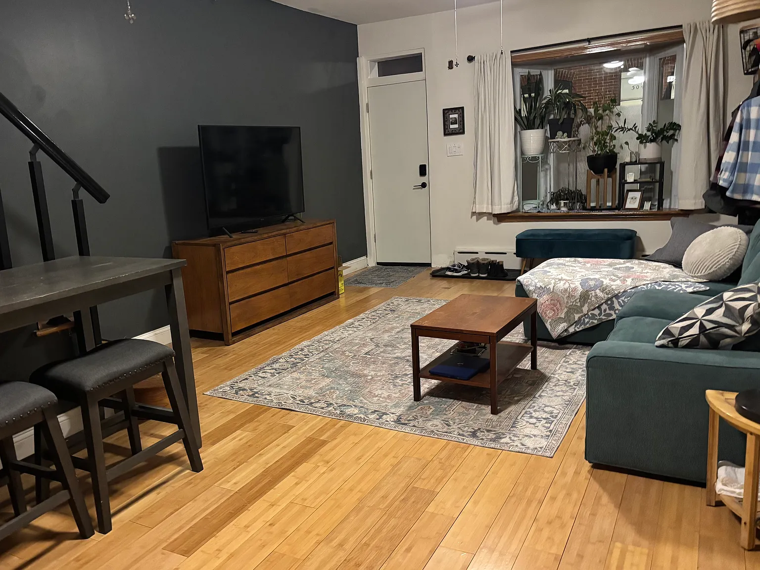 3 bed, 1.5 bath, $750 — Photo 1