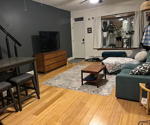 3049 Mercer St Photo 1