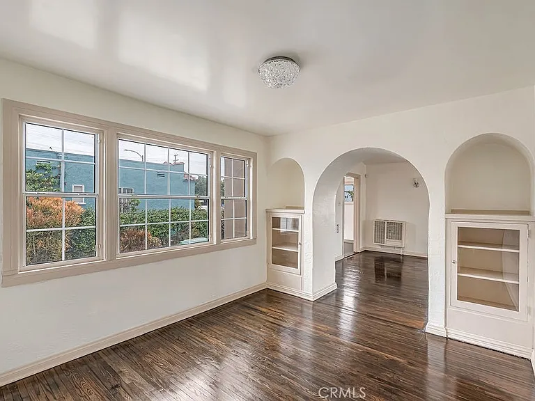 1515 E Walnut Way — Photo 9
