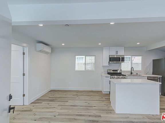 4th image of 11918 Rochester Ave