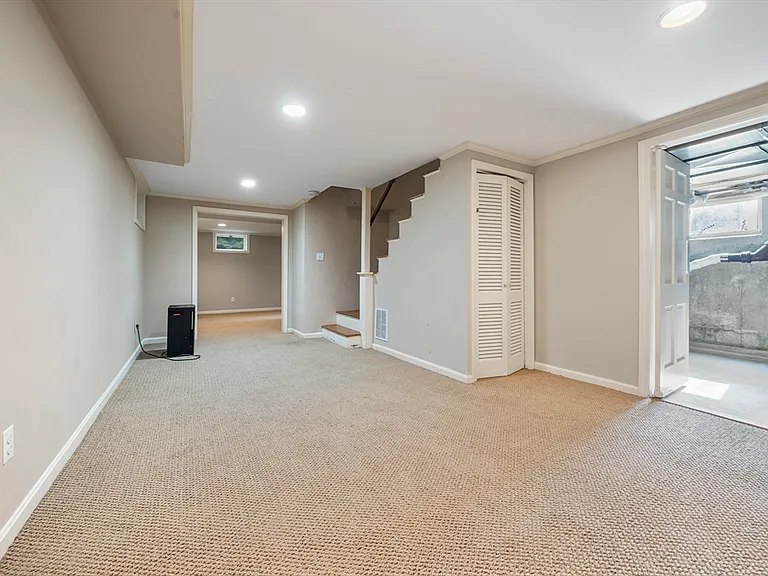 131 Montvale Rd — Photo 35