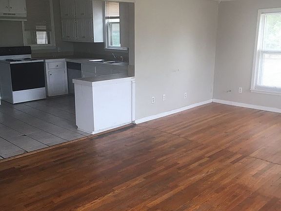 4th image of 927 W 15th St