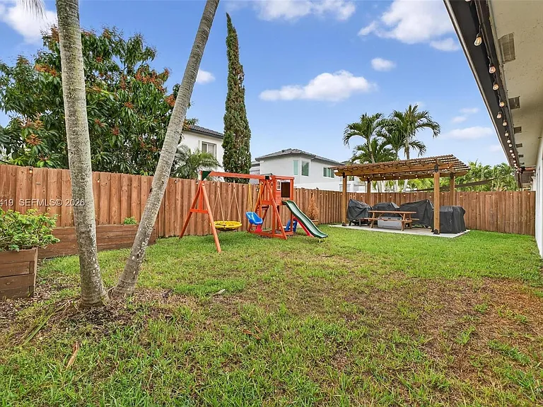 15874 SW 138th Ter — Photo 28