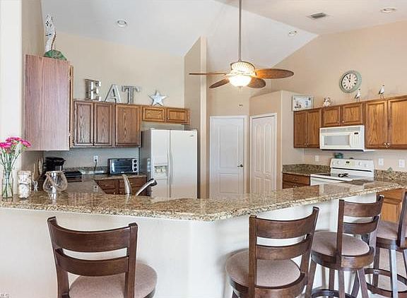 3rd image of 429 SE 13th Pl
