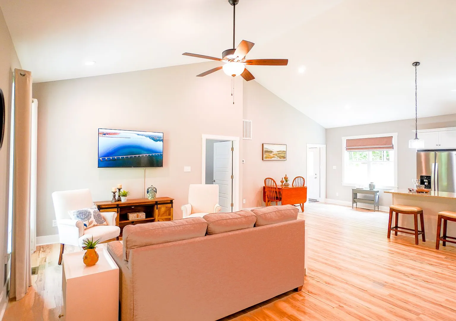 Elevate Your Living Experience and Unlock the Door to Your Perfect Rental Today! — Photo 4