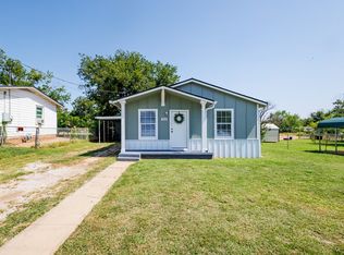 904 W 1st St, Coleman, TX 76834