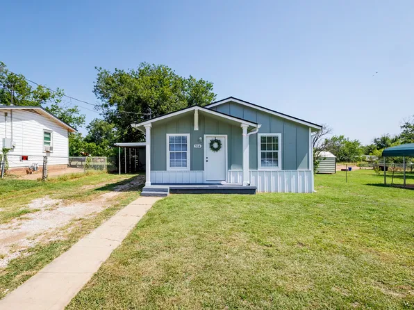 904 W 1st St, Coleman, TX 76834