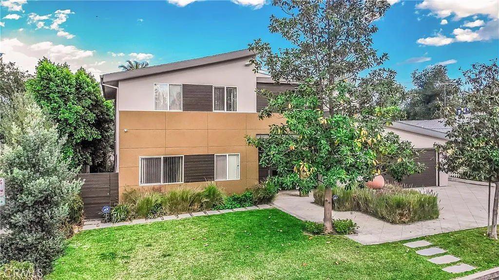 5 bed, 5.5 bath, 4162 sqft, $14,500 — Photo 1