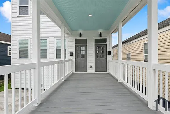 1504 Touro St — Photo 2