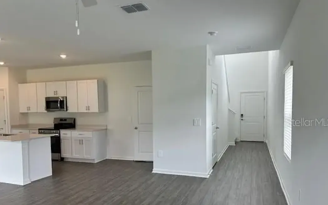 4 bed, 1879 sqft, $2,195 — Photo 4