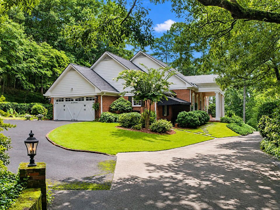 1st image of 15 Lenox Cir SE