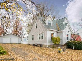 323 E 5th St, Solon, IA 52333