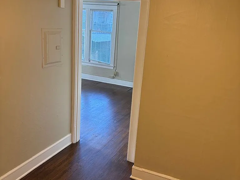 220 Belmont Ave E — Photo 21