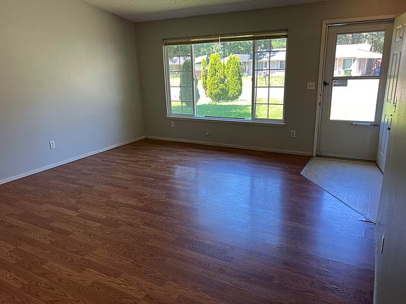 3rd image of 10911 NE 48th St