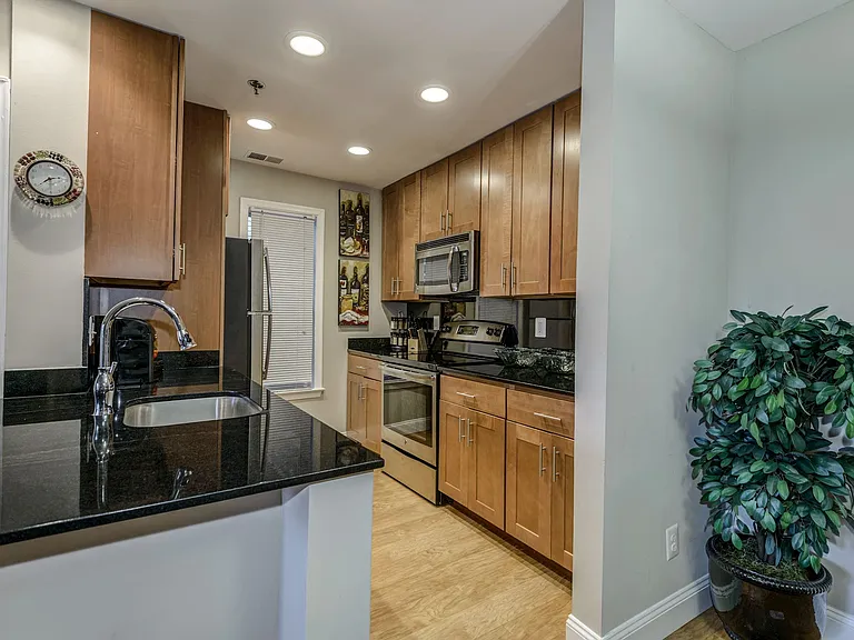 Maple European-Style Cabinetry