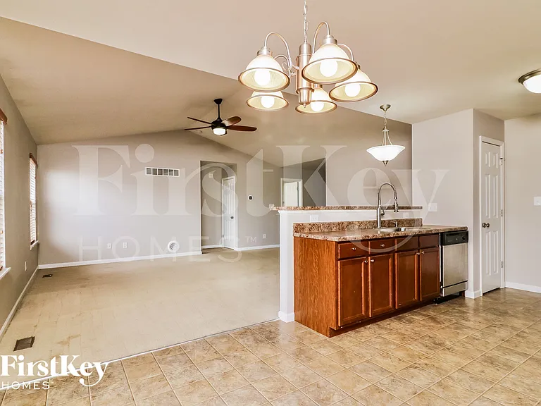 137 Boardwalk Gardens Dr — Photo 5
