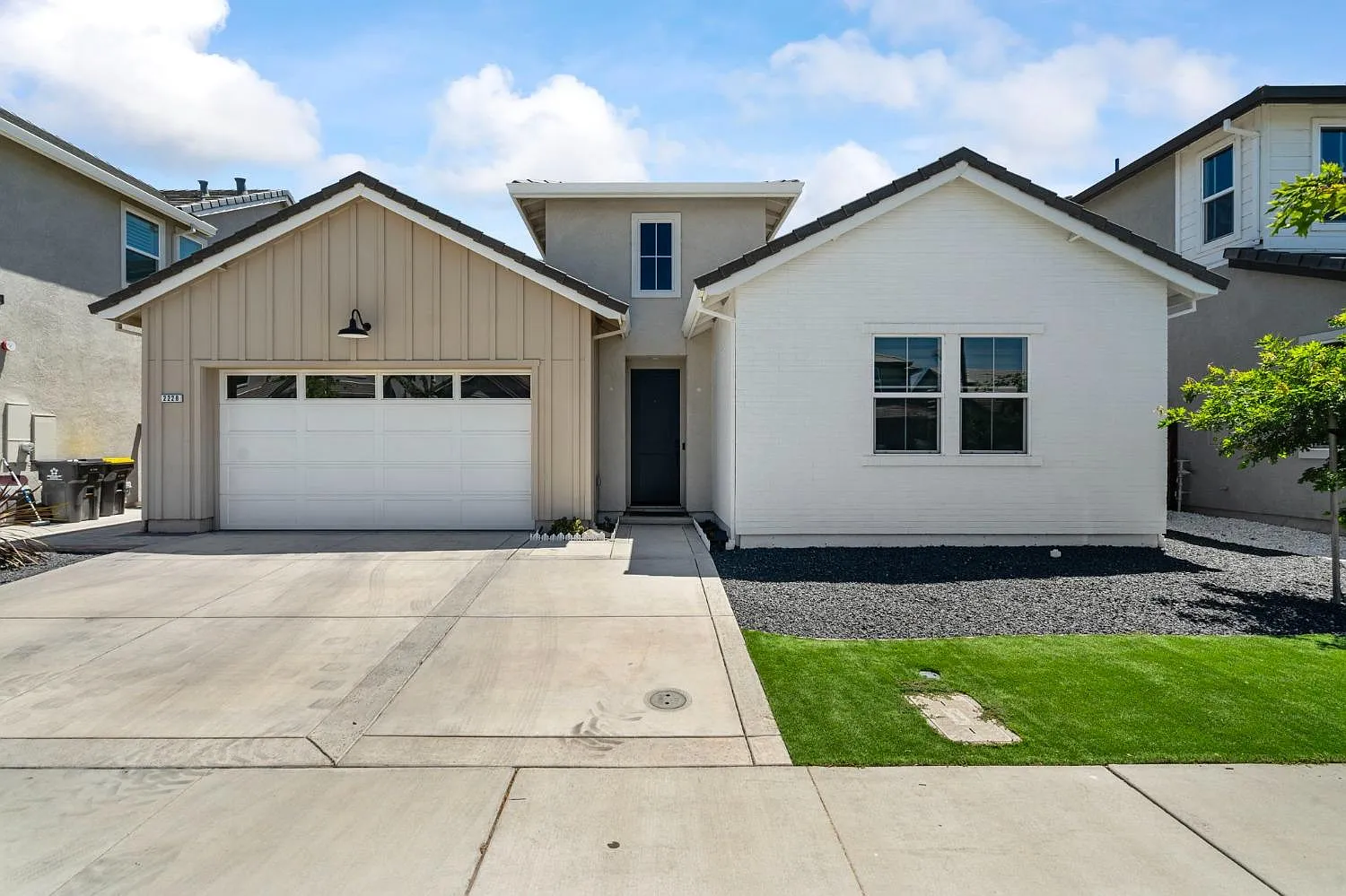 2228 Blue Heron Dr photo 1
