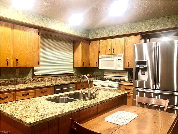 5th image of 207 Stebbins Dr