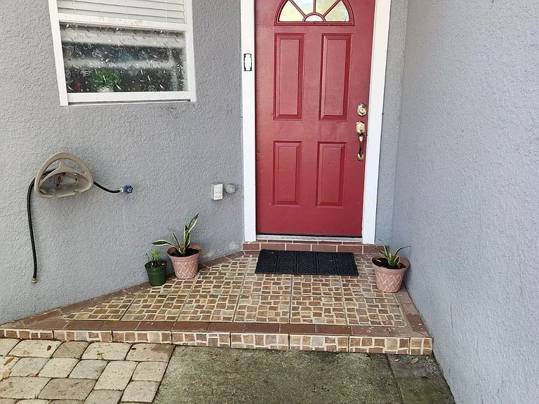 6115 N Albany Ave — Photo 2