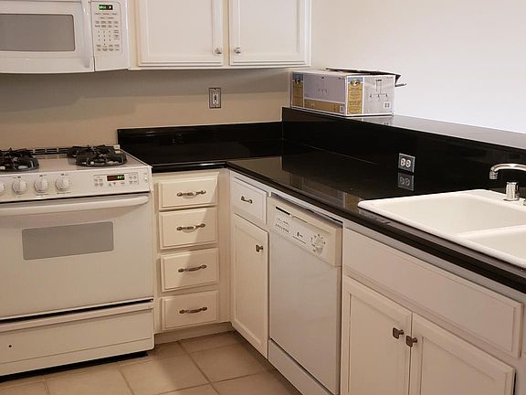 5th image of 530 El Camino Real APT 211