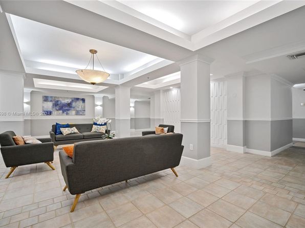 9755 NW 52nd St APT 401, Doral, FL 33178