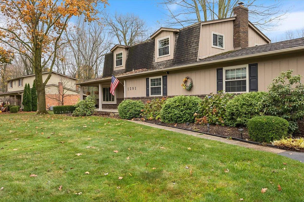 4 bed, 2.5 bath, 2316 sqft, $3,200 — Photo 3