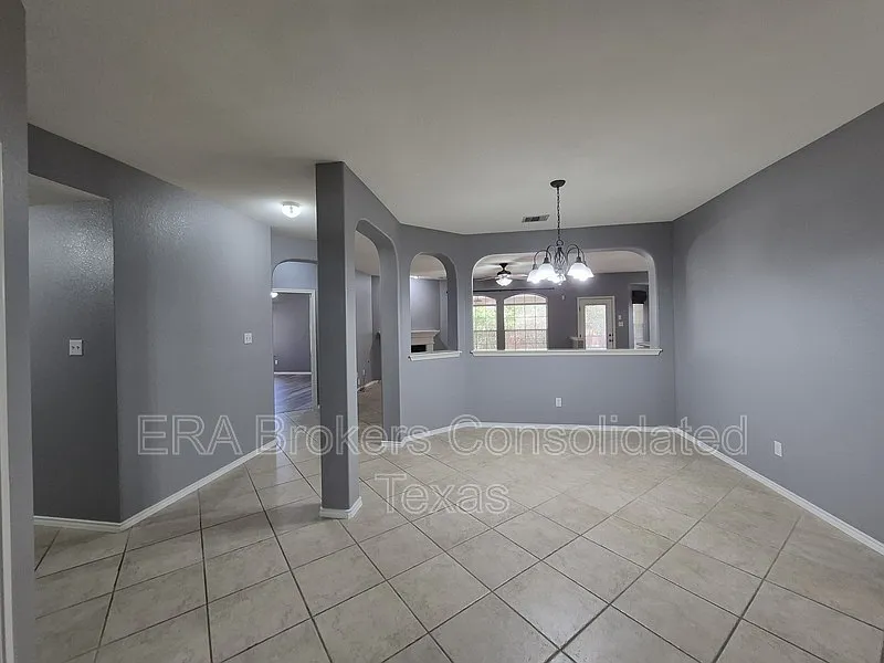 3 bed, 2.5 bath, 2244 sqft, $2,600 — Photo 3