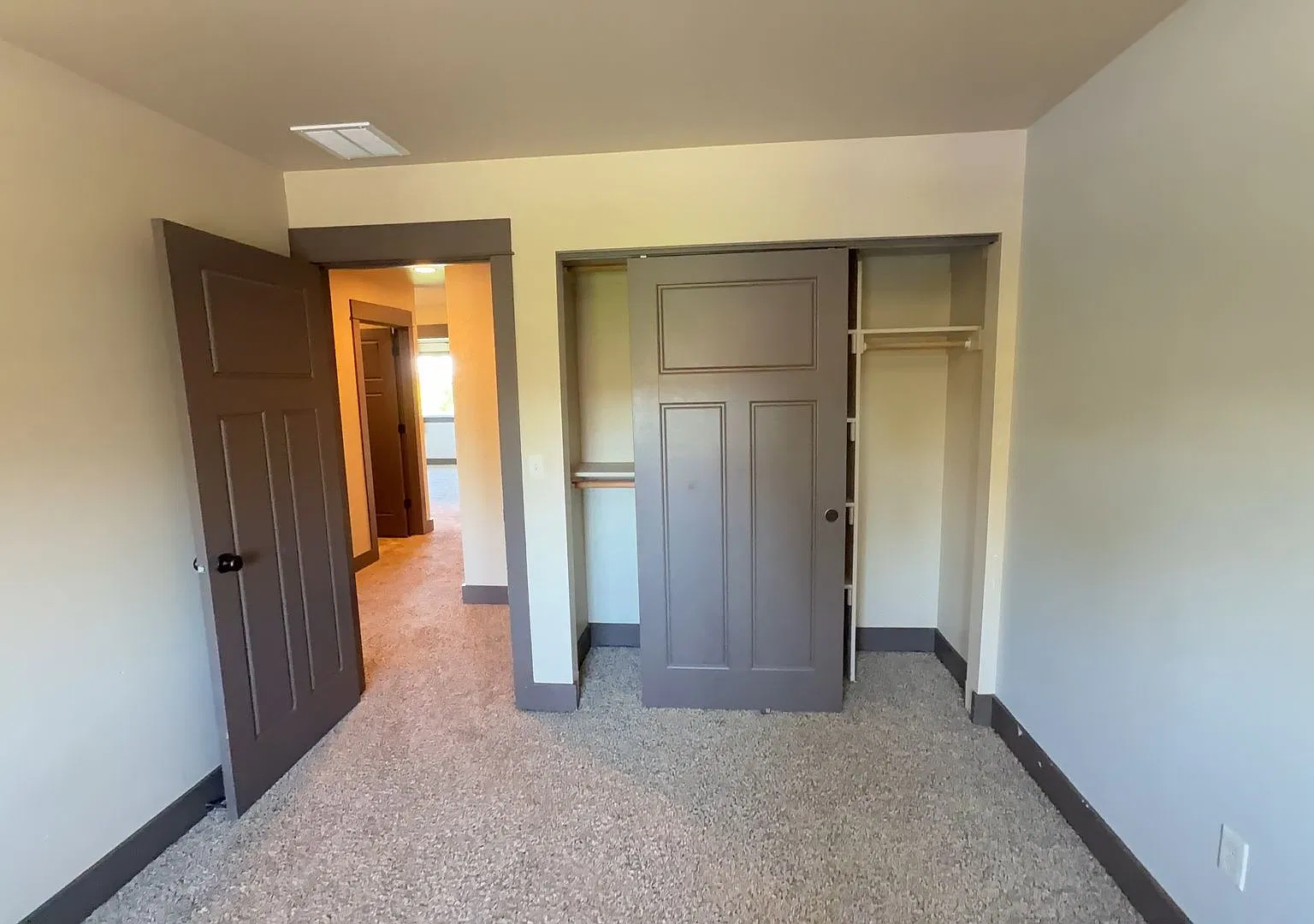 Spacious 4-Bedroom, 2.5-Bath End-Unit Townhome with Garage Great Location! — Photo 2